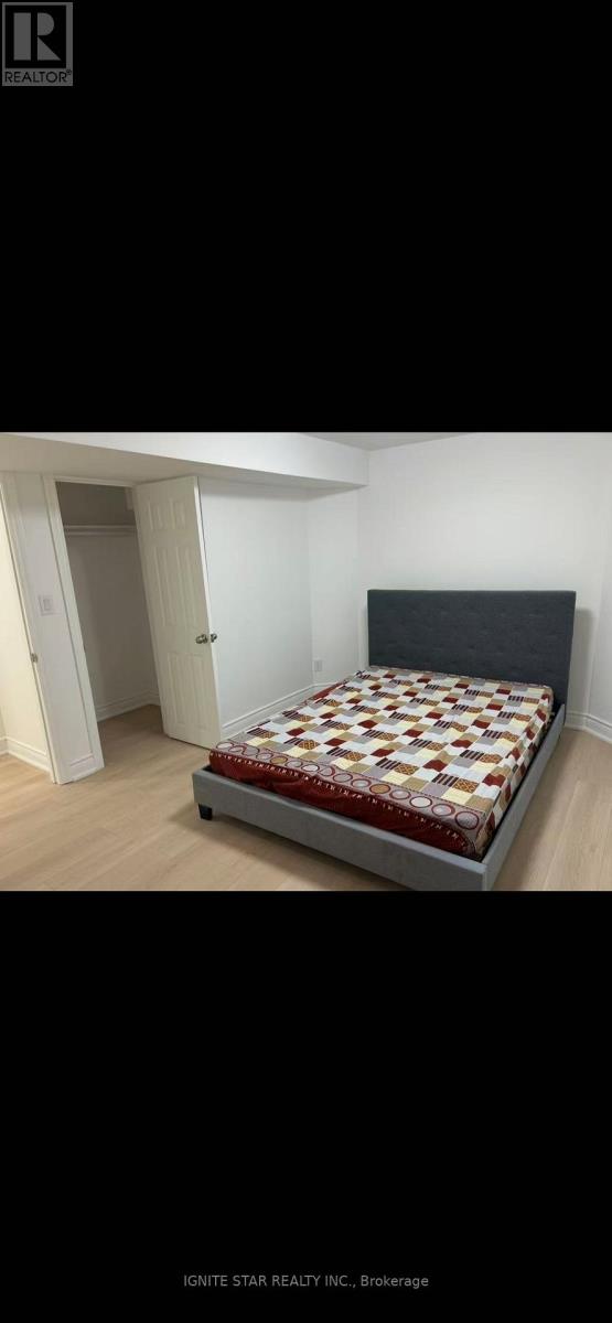 2599 Ambercroft Drive, Mississauga, Ontario  L5M 4K5 - Photo 7 - W13054074