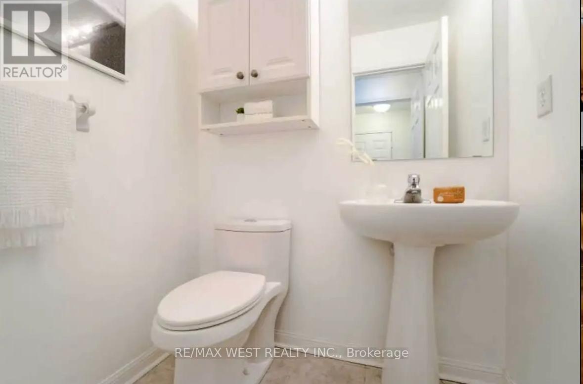 Main - 6892 Old Creditview Road, Mississauga, Ontario  L5N 8K5 - Photo 11 - W13054076