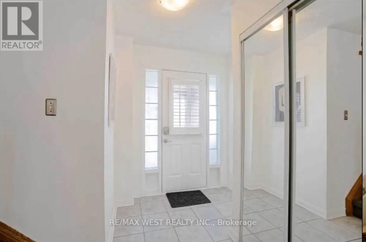 Main - 6892 Old Creditview Road, Mississauga, Ontario  L5N 8K5 - Photo 3 - W13054076