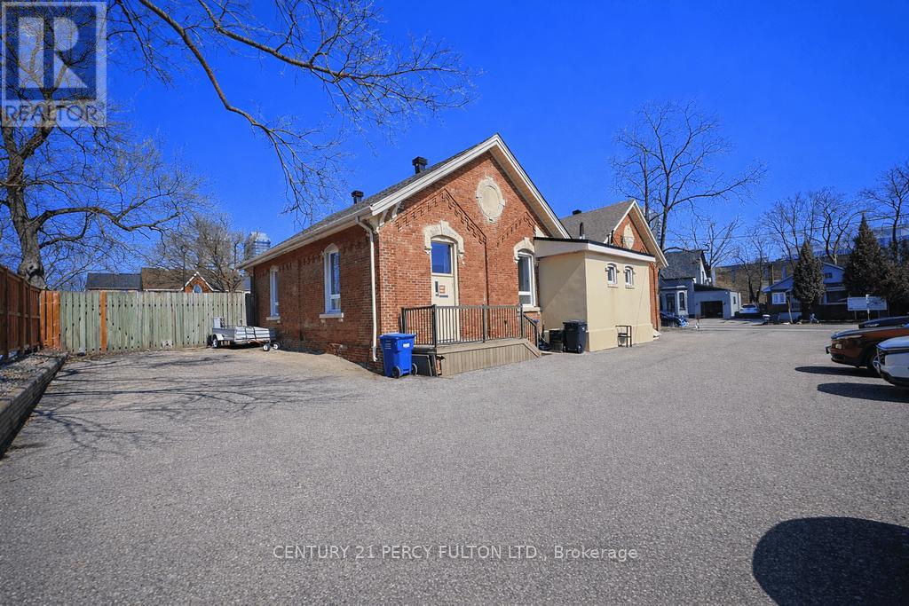 147 Queen Street W, Brampton, Ontario  L6Y 1M4 - Photo 2 - W13054240