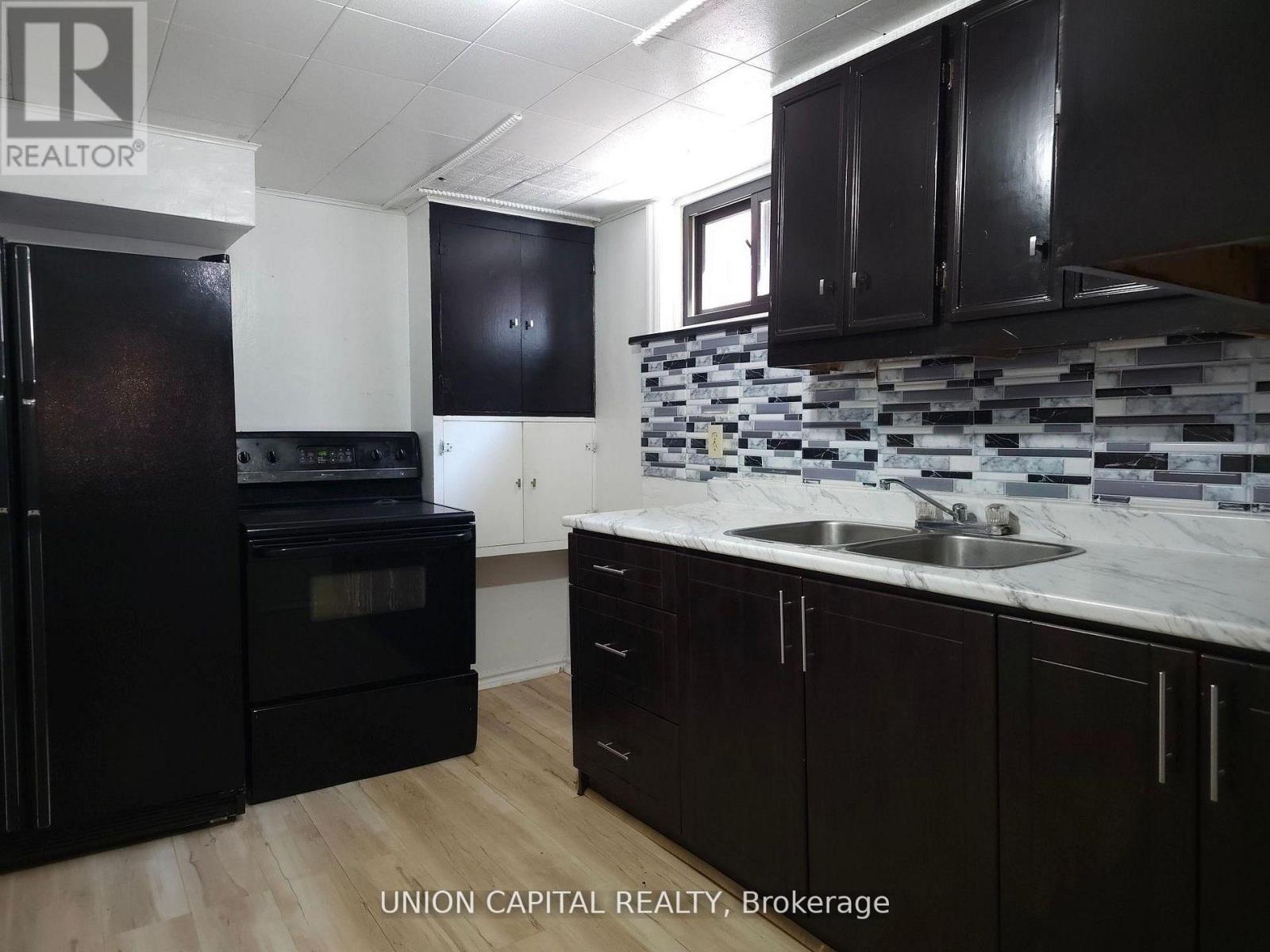 6 Galewood Drive, Toronto, Ontario  M9N 3L7 - Photo 5 - W13054266