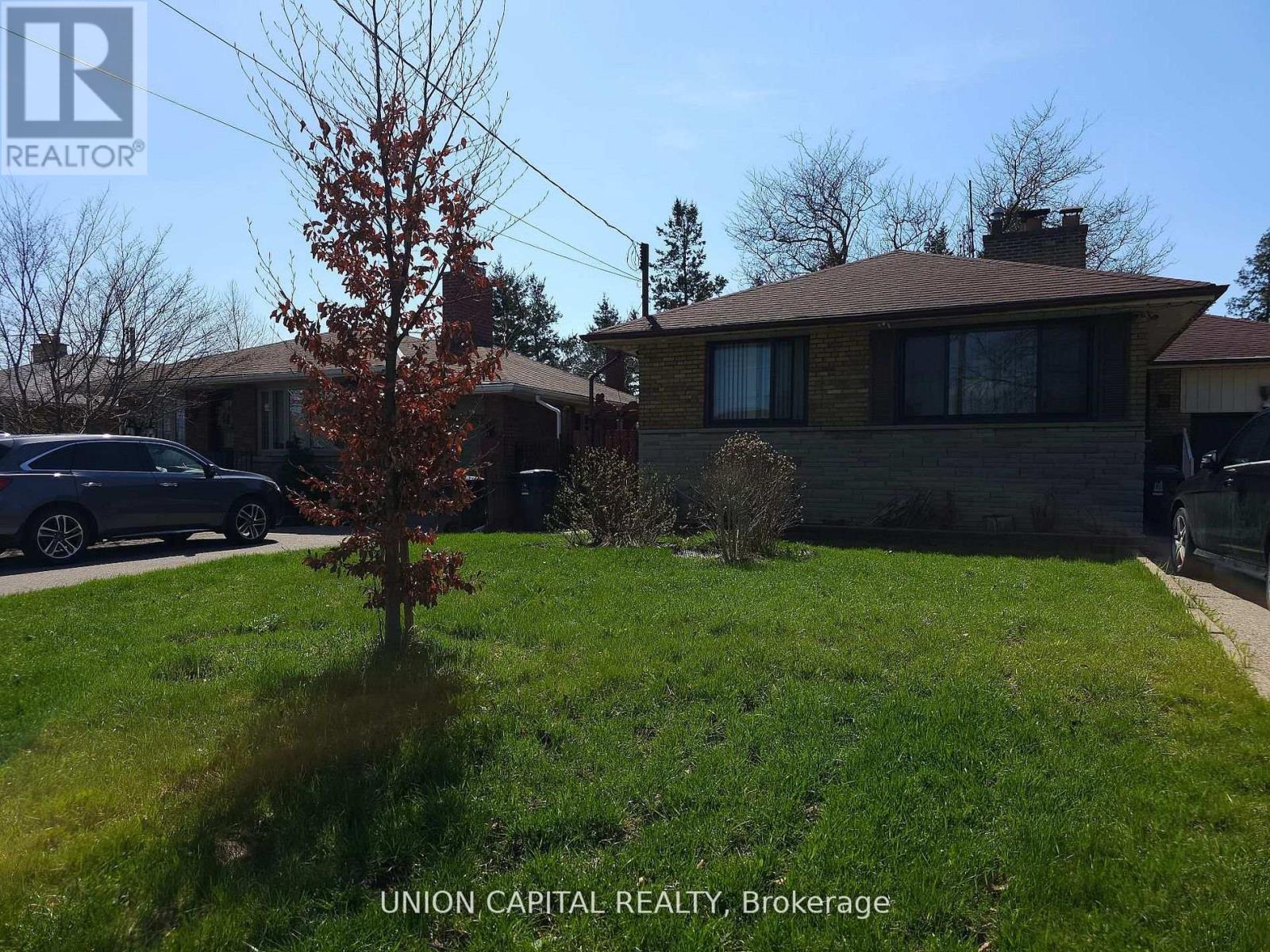 6 Galewood Drive, Toronto, Ontario  M9N 3L7 - Photo 9 - W13054266