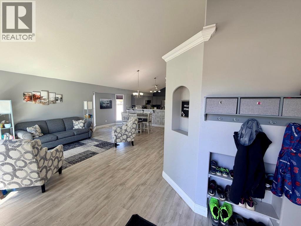 1708 89 Avenue, Dawson Creek, British Columbia  V1G 5A7 - Photo 2 - 10385146