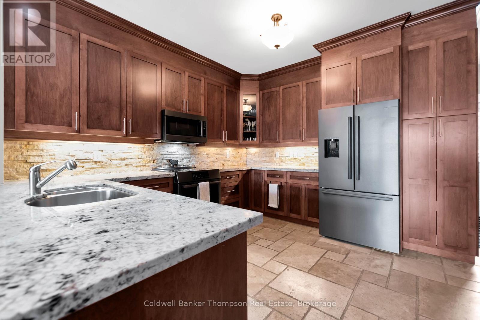 2 - 23 Winona Drive, Huntsville, Ontario  P1H 1L9 - Photo 8 - X12942920