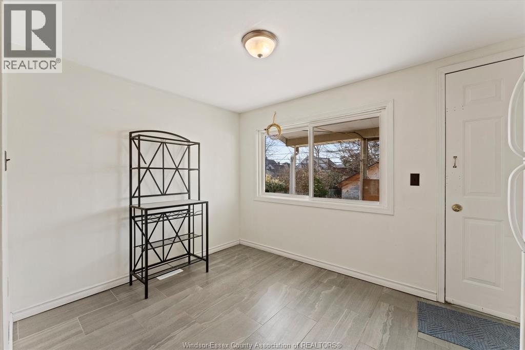 1031 Louis Ave, Windsor, Ontario  N9A 1Y1 - Photo 14 - 26009437
