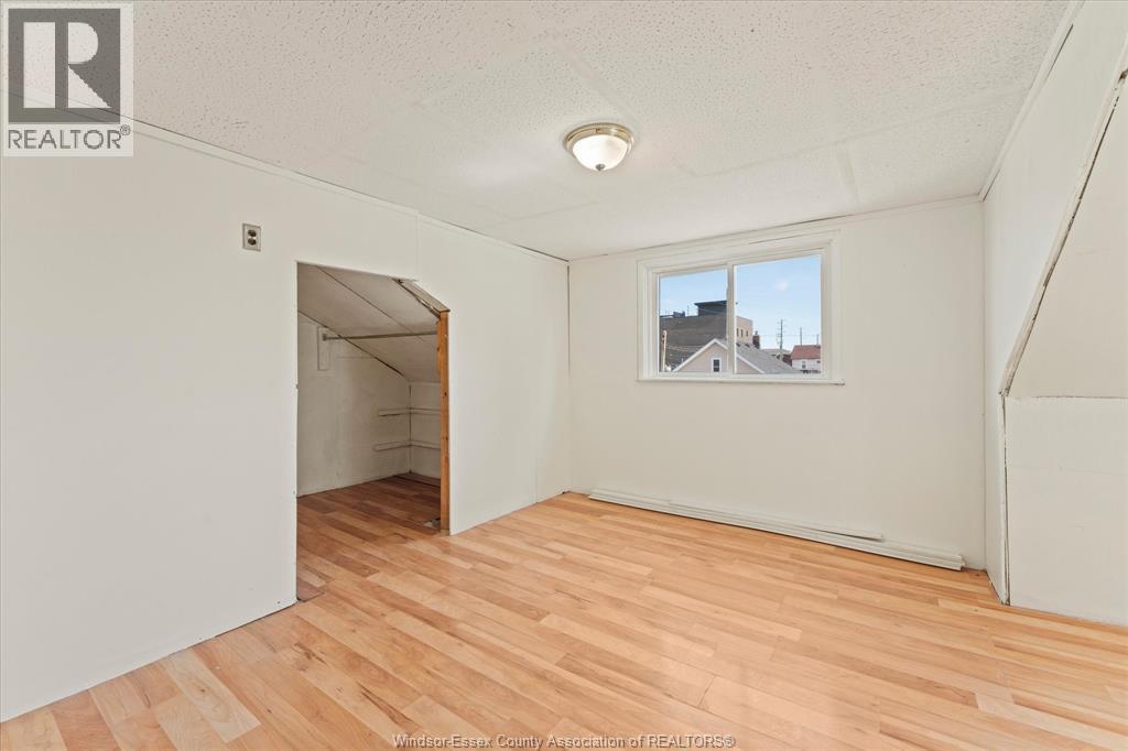 1031 Louis Ave, Windsor, Ontario  N9A 1Y1 - Photo 15 - 26009437