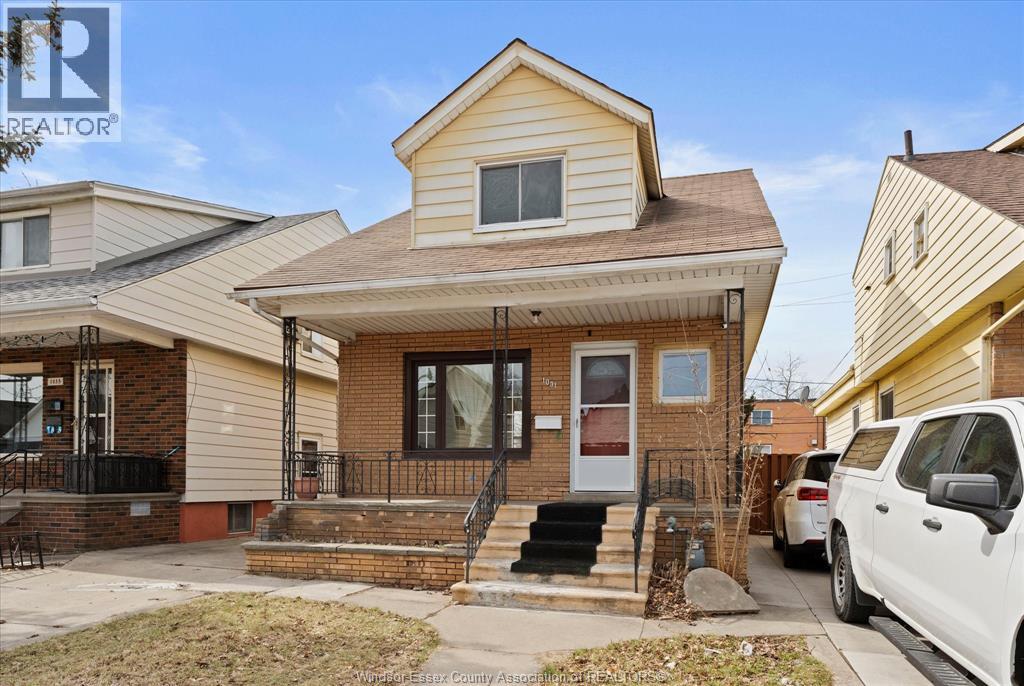 1031 Louis Ave, Windsor, Ontario  N9A 1Y1 - Photo 2 - 26009437