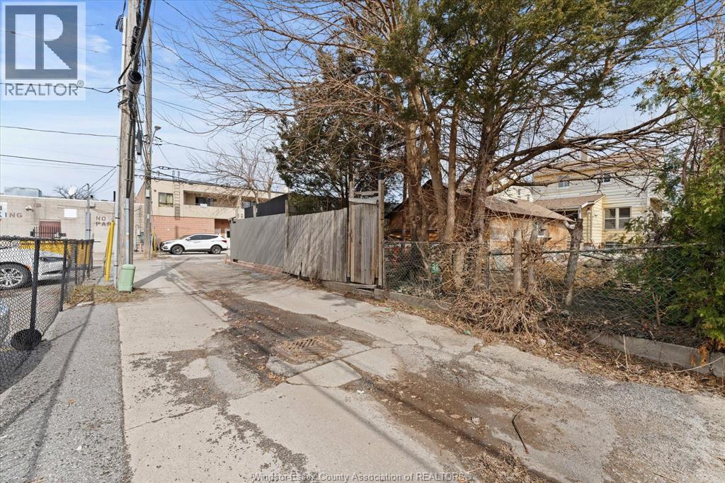 1031 Louis Ave, Windsor, Ontario  N9A 1Y1 - Photo 26 - 26009437