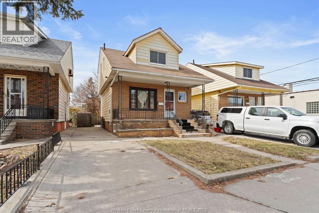 1031 Louis Ave, Windsor, Ontario  N9A 1Y1 - Photo 3 - 26009437