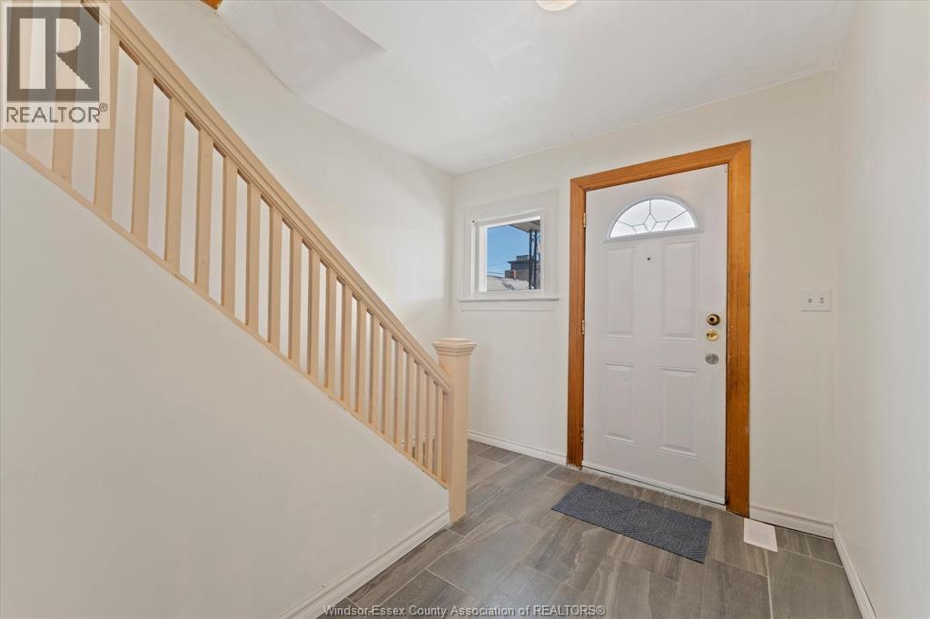 1031 Louis Ave, Windsor, Ontario  N9A 1Y1 - Photo 5 - 26009437