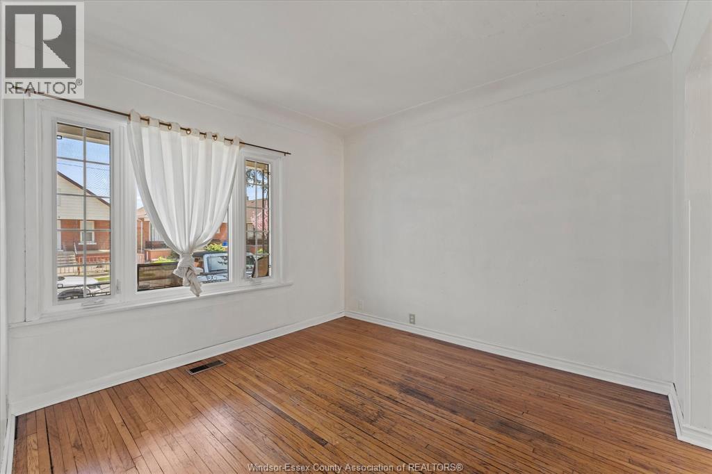 1031 Louis Ave, Windsor, Ontario  N9A 1Y1 - Photo 8 - 26009437