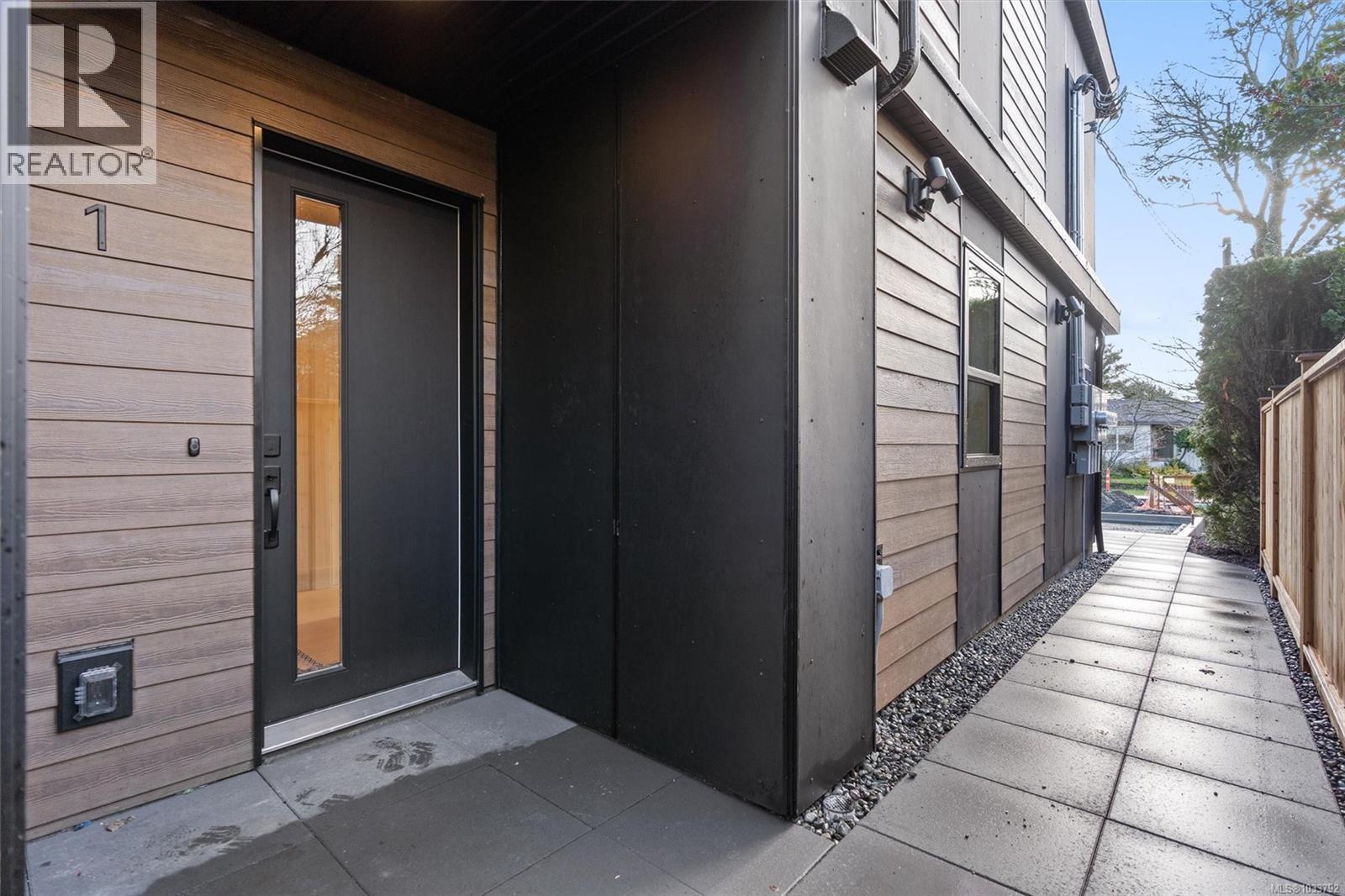 2 588 Whiteside St, Saanich, British Columbia  V8Z 1Y6 - Photo 33 - 1033792