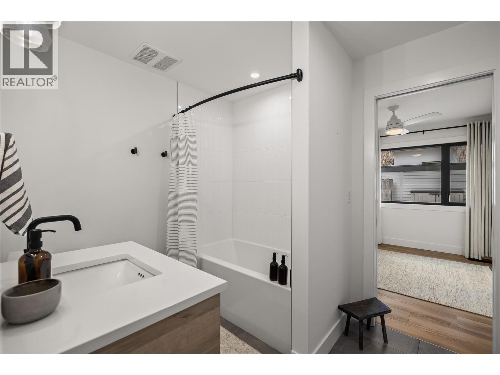 2831 Abbott Street, Kelowna, British Columbia  V1Y 1G5 - Photo 31 - 10384993