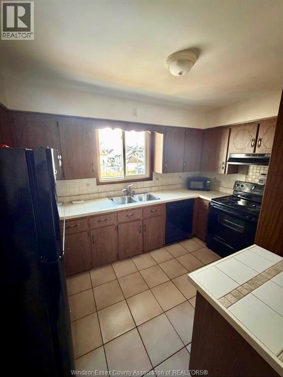 745 Cataraqui, Windsor, Ontario  N9A 3P3 - Photo 3 - 26009444