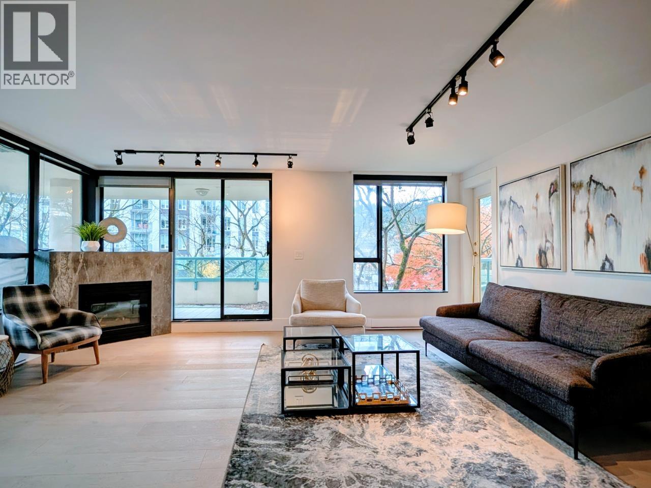 3D 328 TAYLOR WAY, West Vancouver, British Columbia