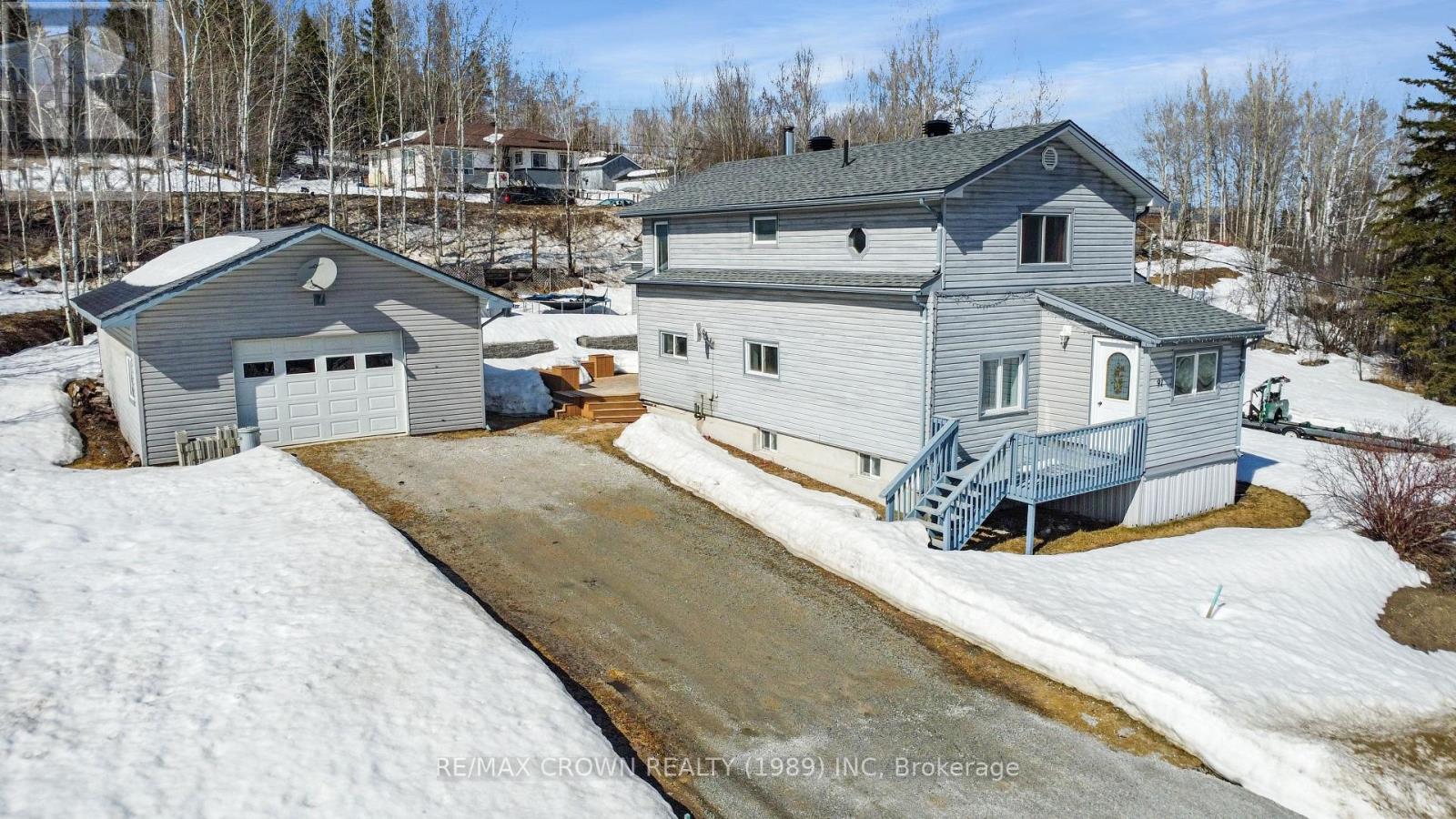 91 Third Avenue, Hornepayne, Ontario  P0M 1Z0 - Photo 2 - X13054382