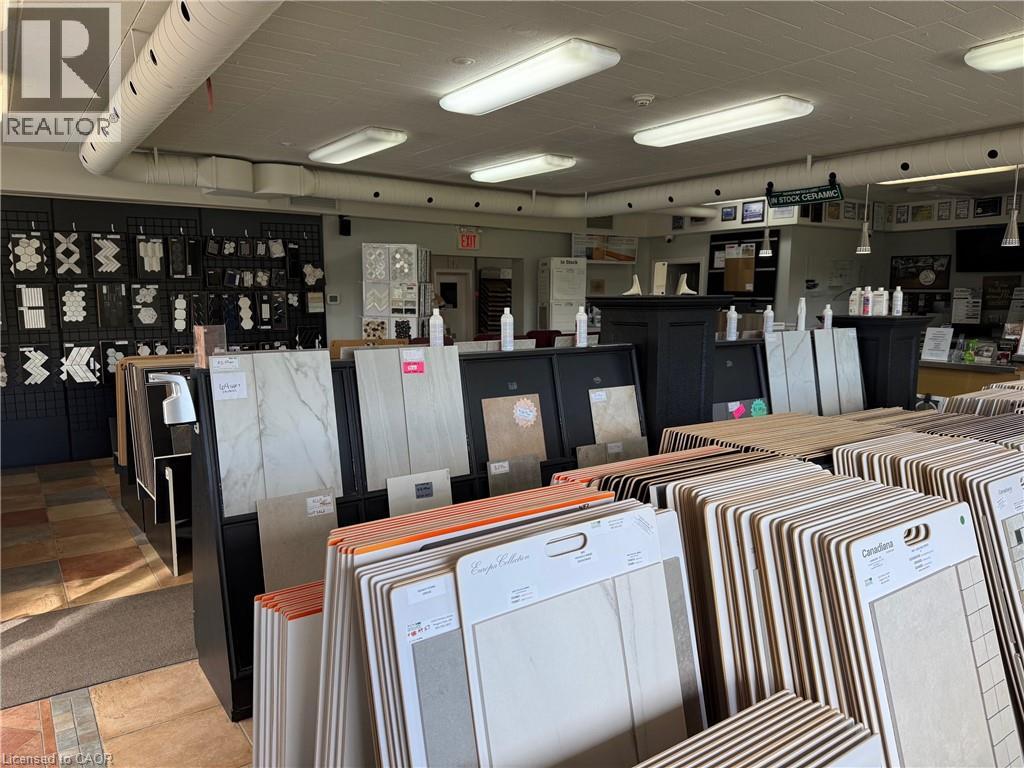 6102 Perkins Street, Niagara Falls, Ontario  L2E 5R8 - Photo 6 - 40789989