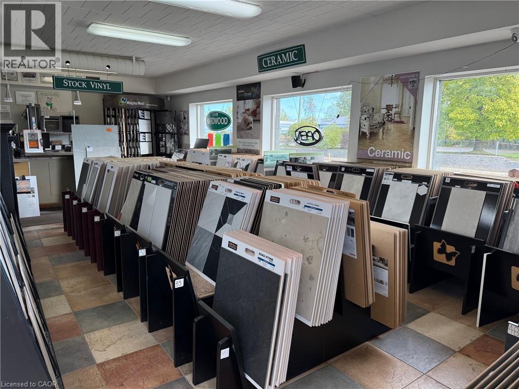 6102 Perkins Street, Niagara Falls, Ontario  L2E 5R8 - Photo 8 - 40789989