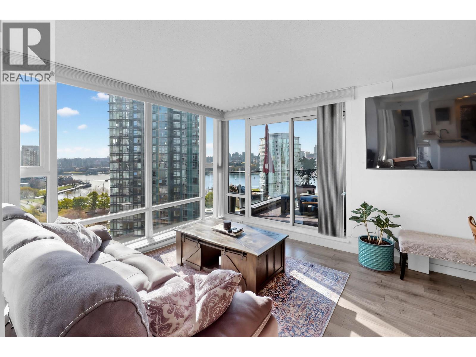 1501 455 Beach Crescent, Vancouver, British Columbia  V6Z 3E5 - Photo 2 - R3116781