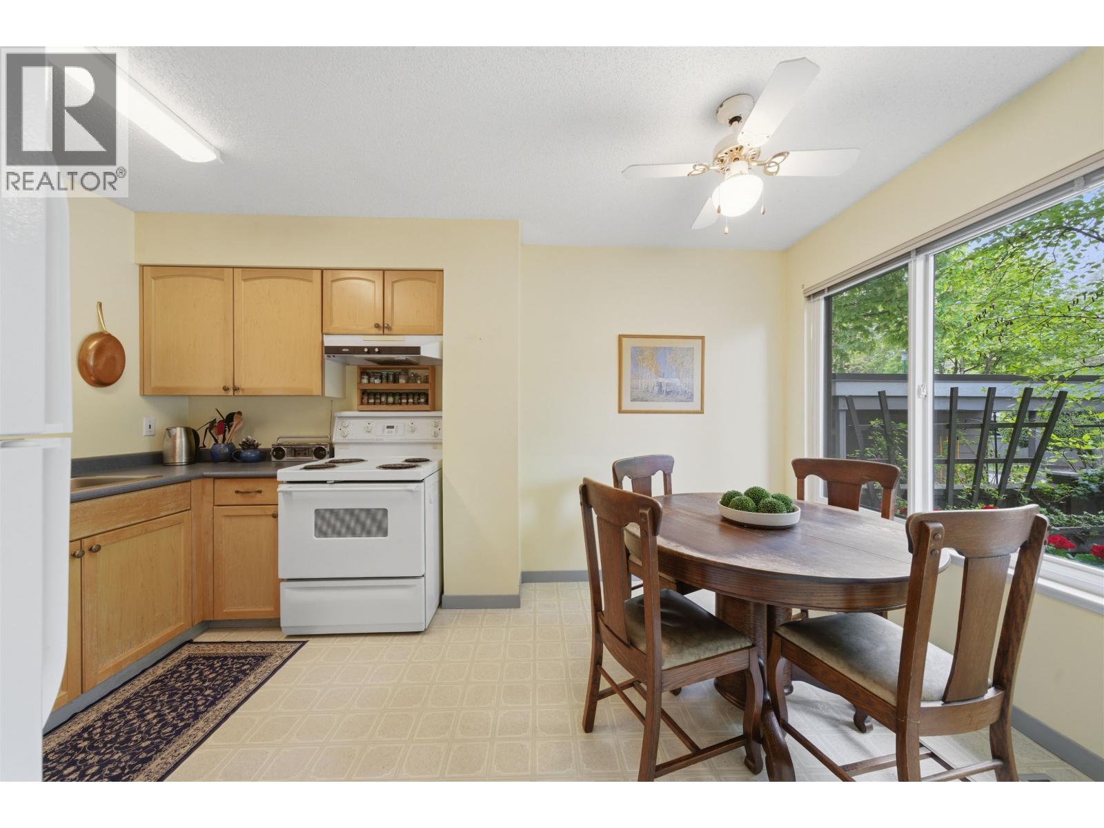 4748 Laurelwood Place, Burnaby, British Columbia  V5G 4B2 - Photo 10 - R3116785