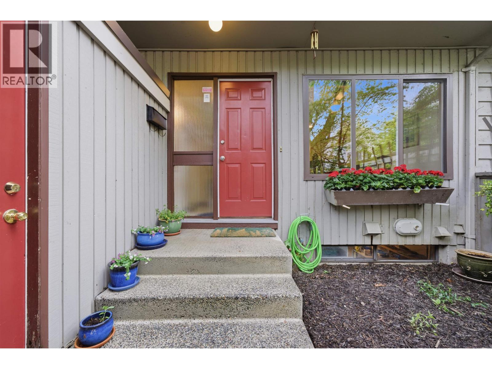 4748 Laurelwood Place, Burnaby, British Columbia  V5G 4B2 - Photo 5 - R3116785