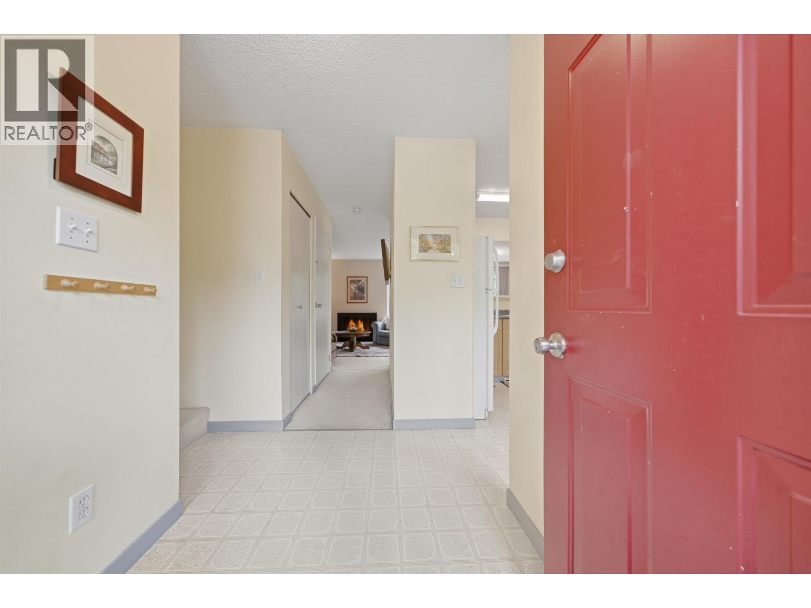 4748 Laurelwood Place, Burnaby, British Columbia  V5G 4B2 - Photo 6 - R3116785