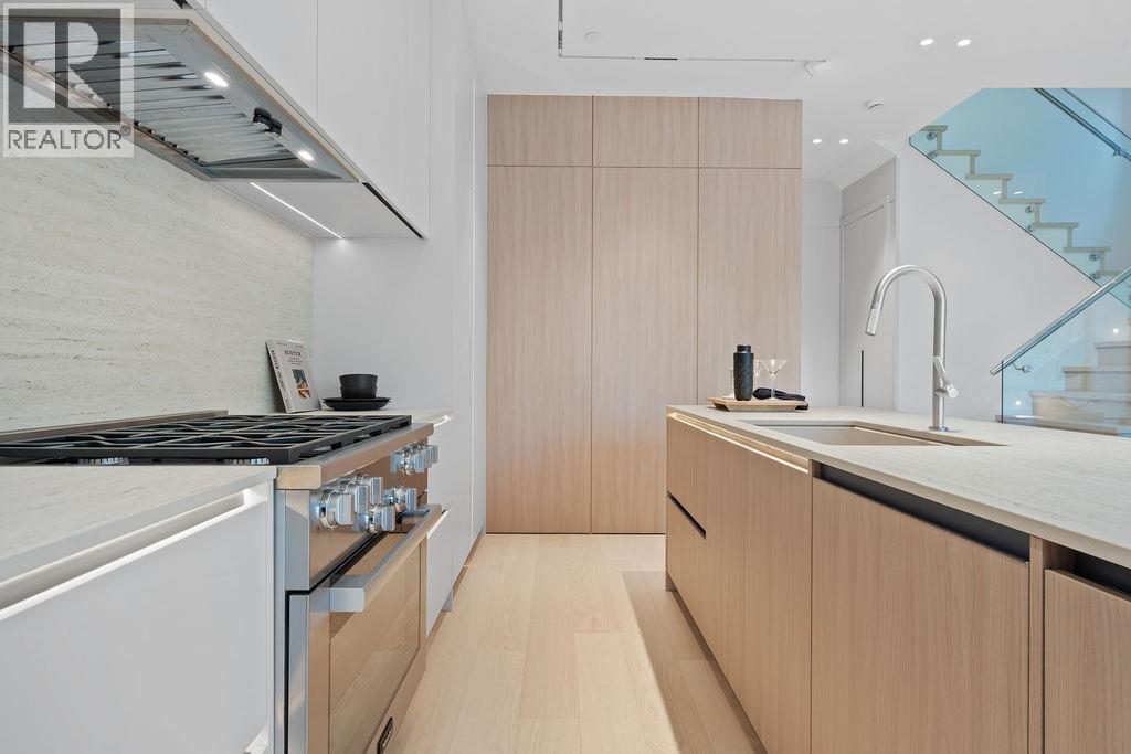 1 2935 W 15th Avenue, Vancouver, British Columbia  V6K 3A2 - Photo 8 - R3116818