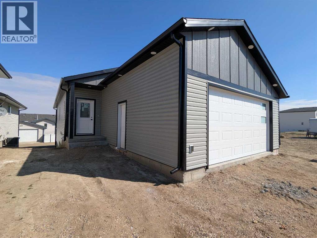 98 Sunwood Crescent SW, Medicine Hat, Alberta  T1B 4Y6 - Photo 2 - A2288269