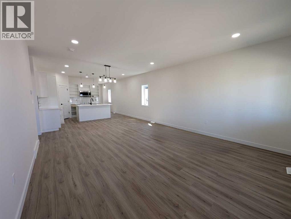 98 Sunwood Crescent SW, Medicine Hat, Alberta  T1B 4Y6 - Photo 4 - A2288269