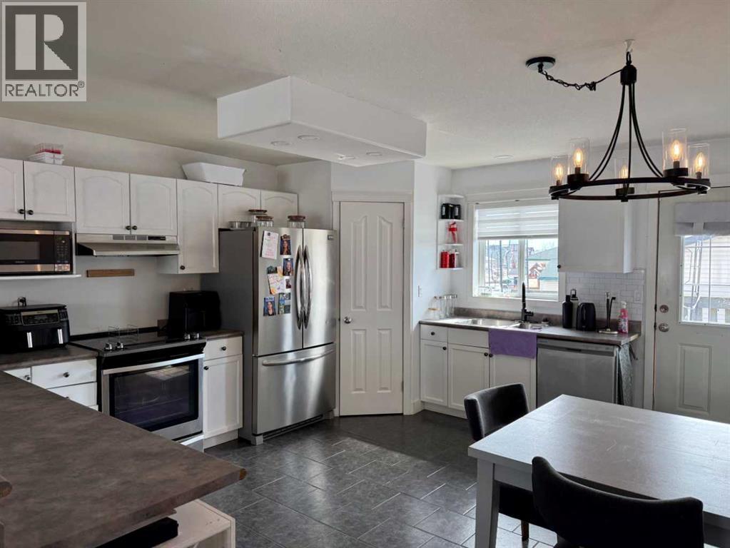 106 Atkinson Lane, Fort Mcmurray, Alberta  t9j 1g8 - Photo 2 - A2303708