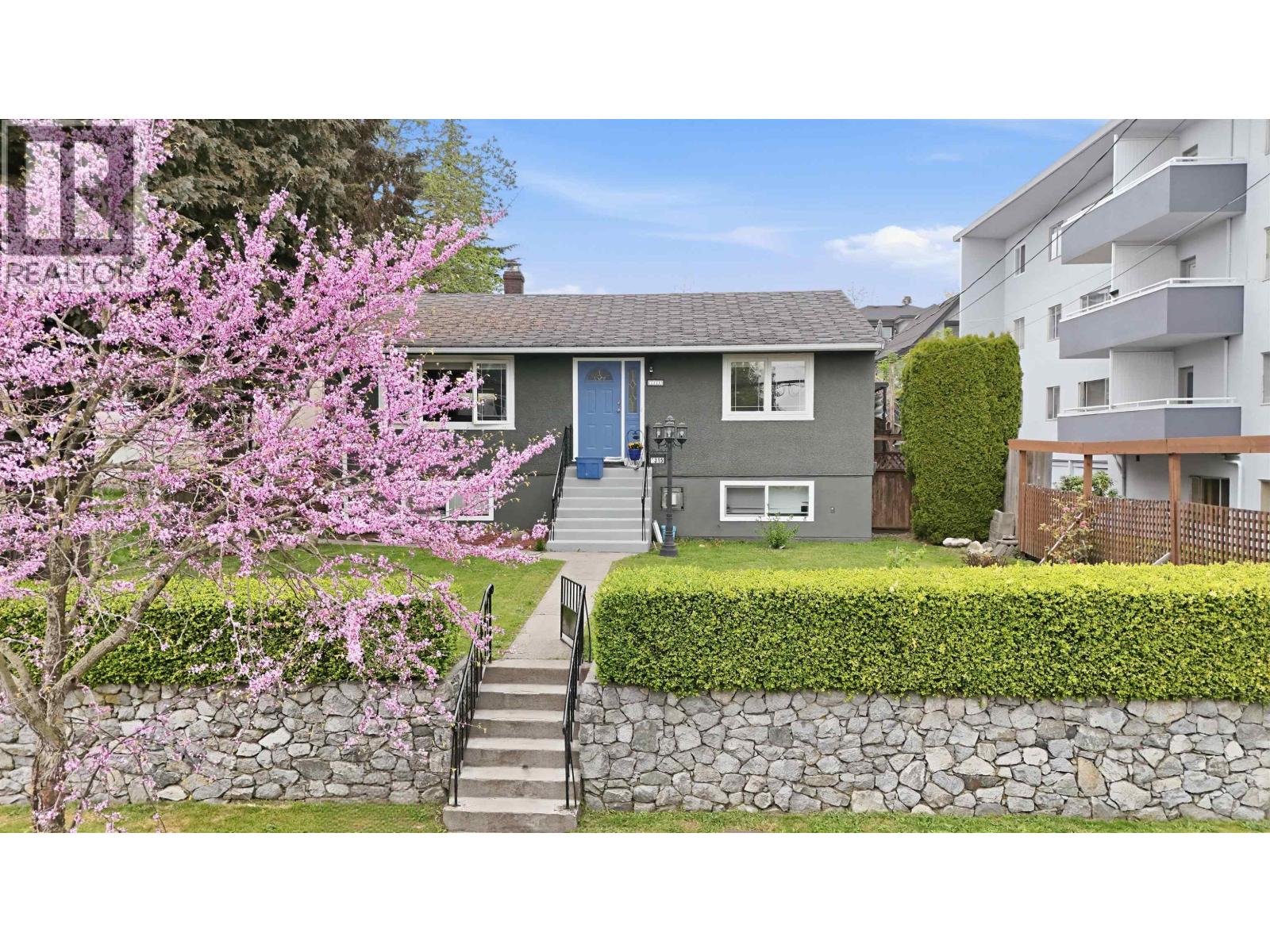 1315 Eighth Street, New Westminster, British Columbia  V3M 2S2 - Photo 2 - R3116769