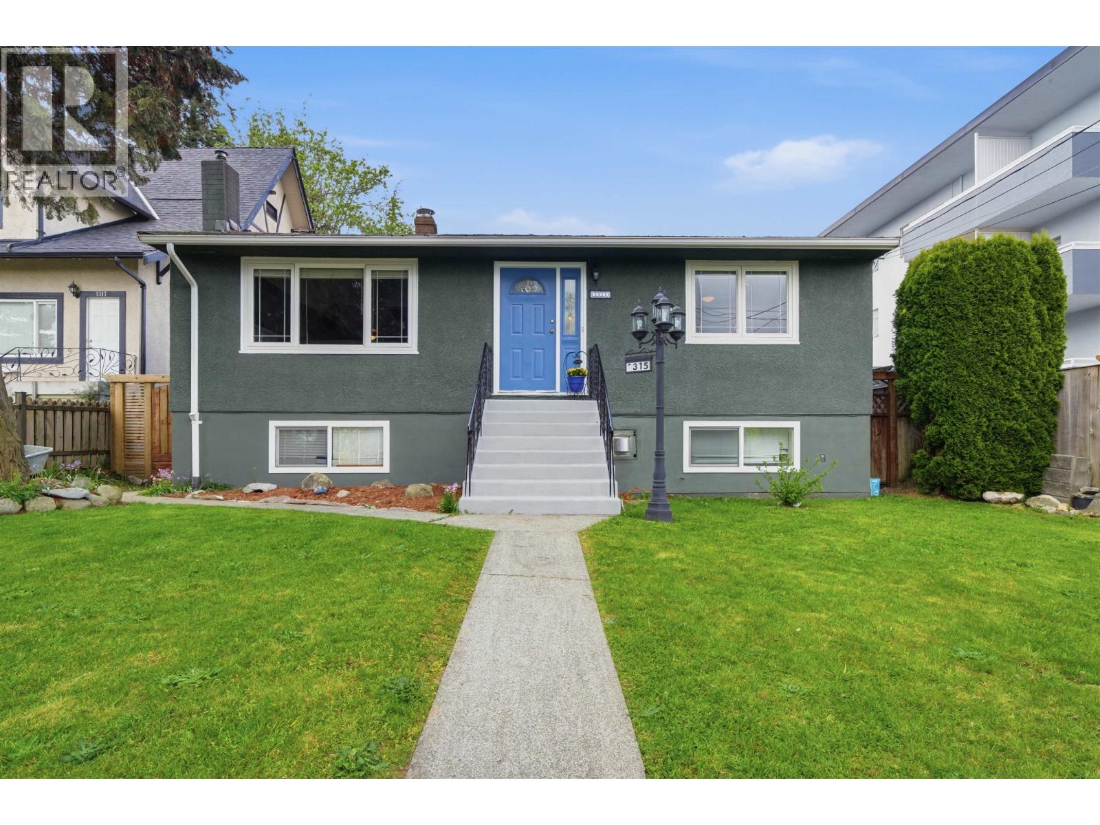 1315 Eighth Street, New Westminster, British Columbia  V3M 2S2 - Photo 3 - R3116769