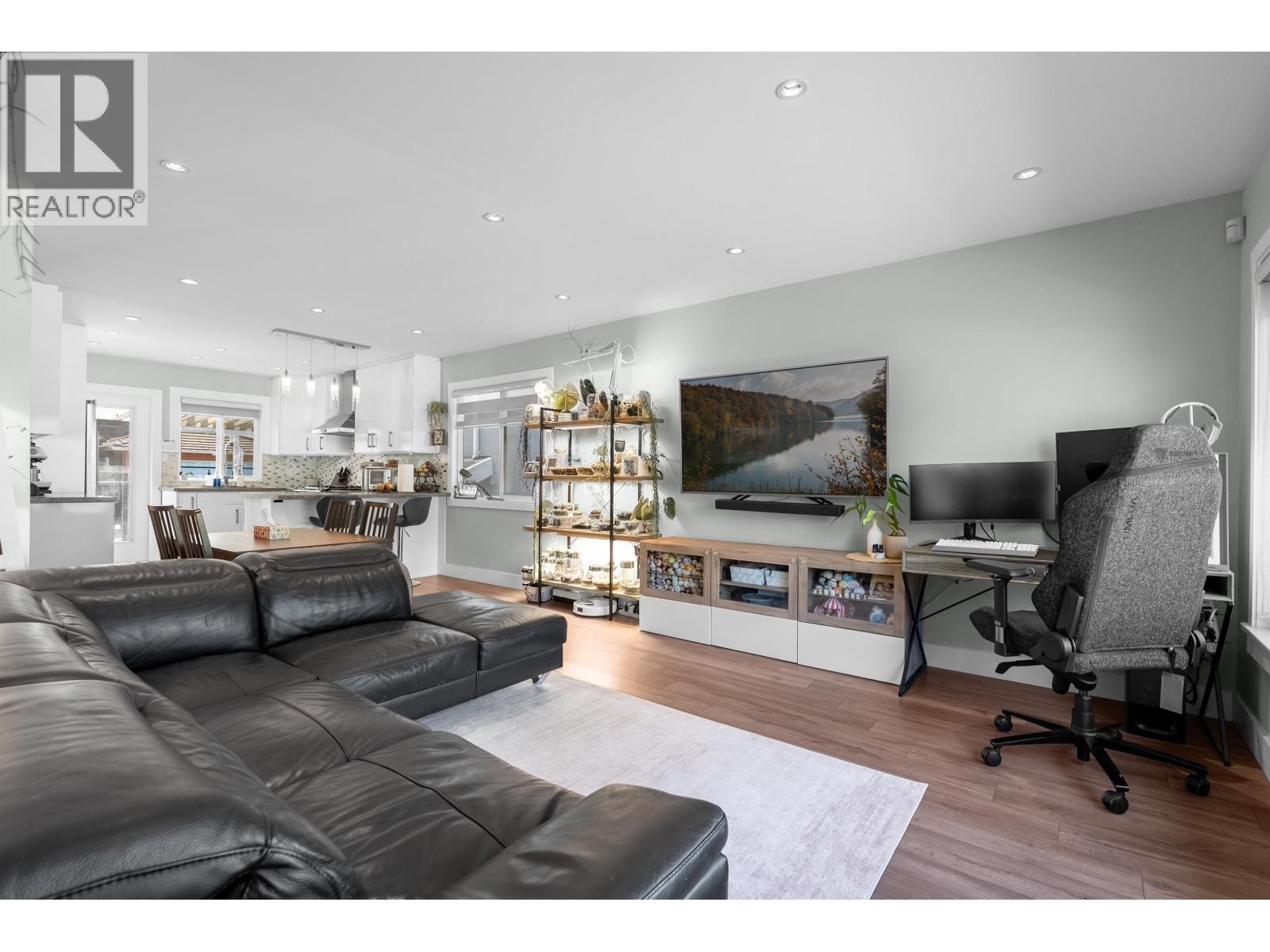 2576 E 27th Avenue, Vancouver, British Columbia  V5R 1N1 - Photo 2 - R3116832