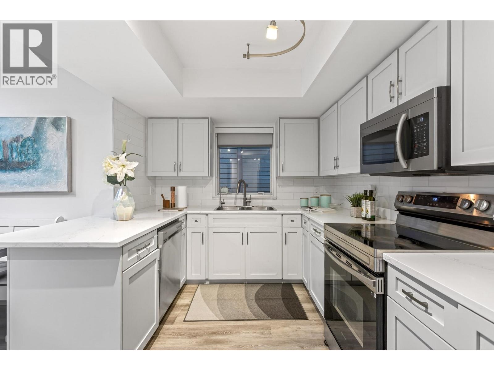 8218 Forest Grove Drive, Burnaby, British Columbia  V5A 4G9 - Photo 12 - R3116771