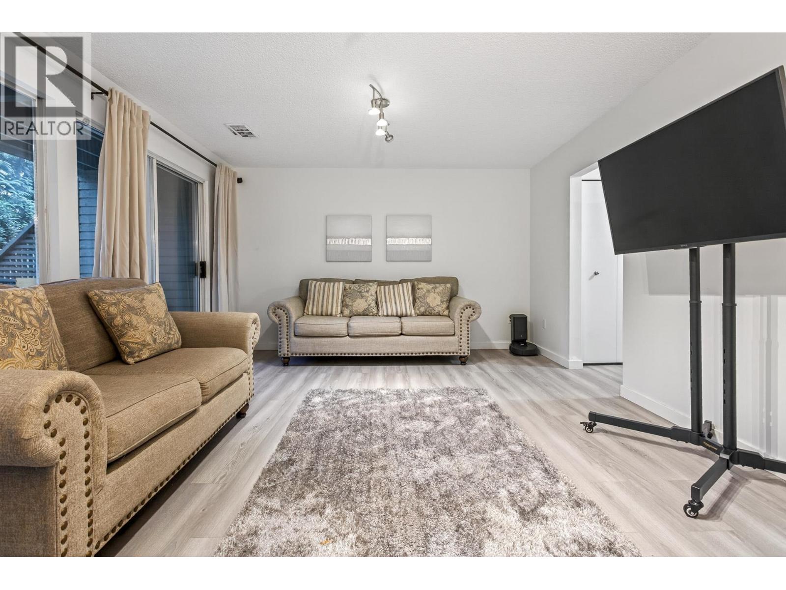 8218 Forest Grove Drive, Burnaby, British Columbia  V5A 4G9 - Photo 29 - R3116771