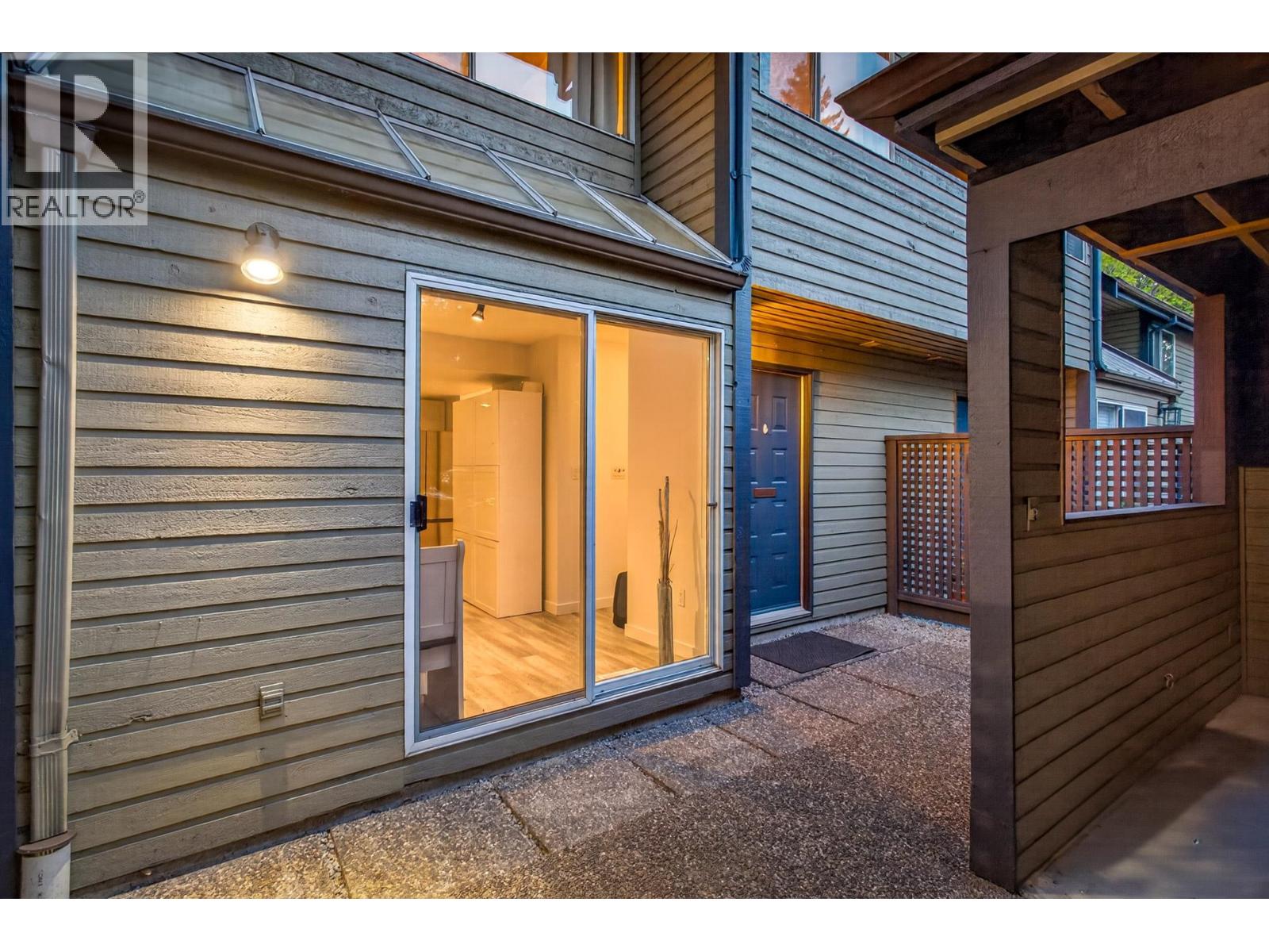 8218 Forest Grove Drive, Burnaby, British Columbia  V5A 4G9 - Photo 38 - R3116771