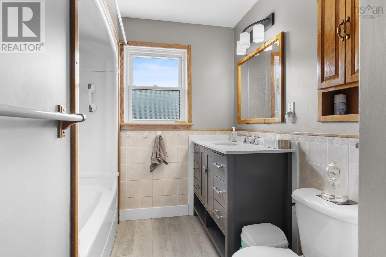 388 Cobequid Road, Lower Sackville, Nova Scotia  B4C 3X5 - Photo 11 - 202608849