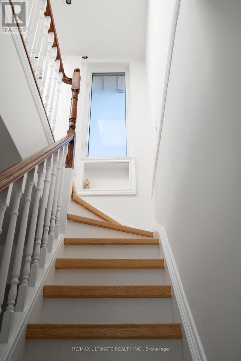 32 Lindsey Avenue, Toronto, Ontario  M6H 1E1 - Photo 17 - C13054368