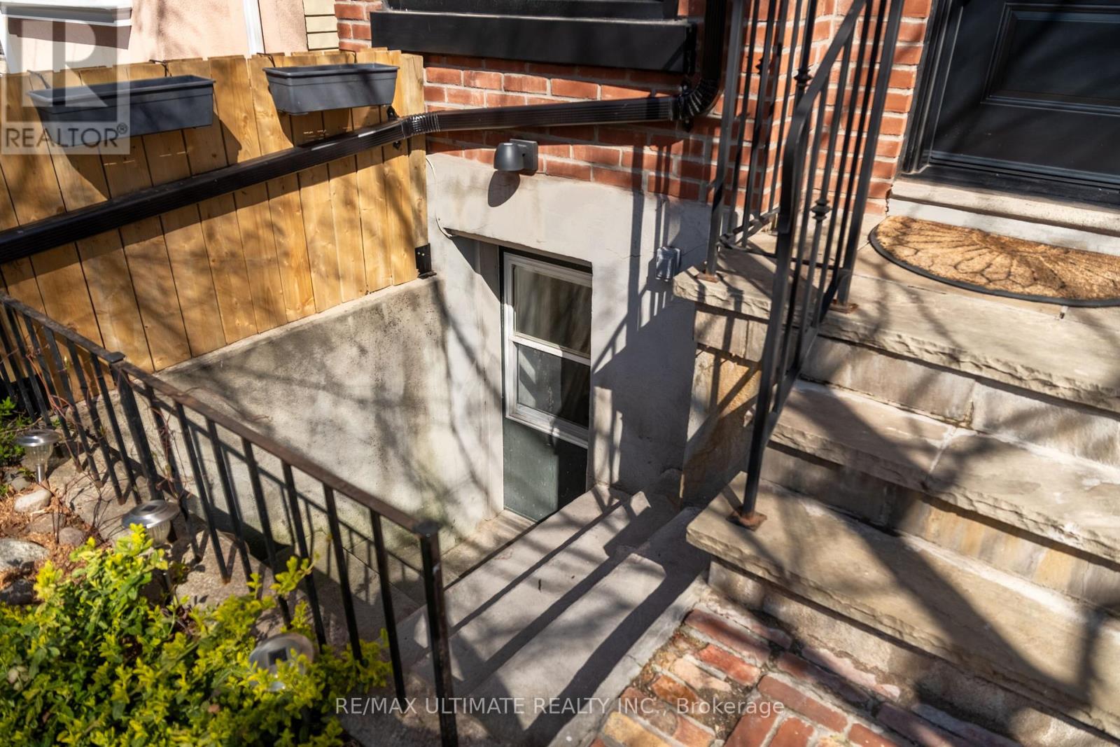 32 Lindsey Avenue, Toronto, Ontario  M6H 1E1 - Photo 22 - C13054368