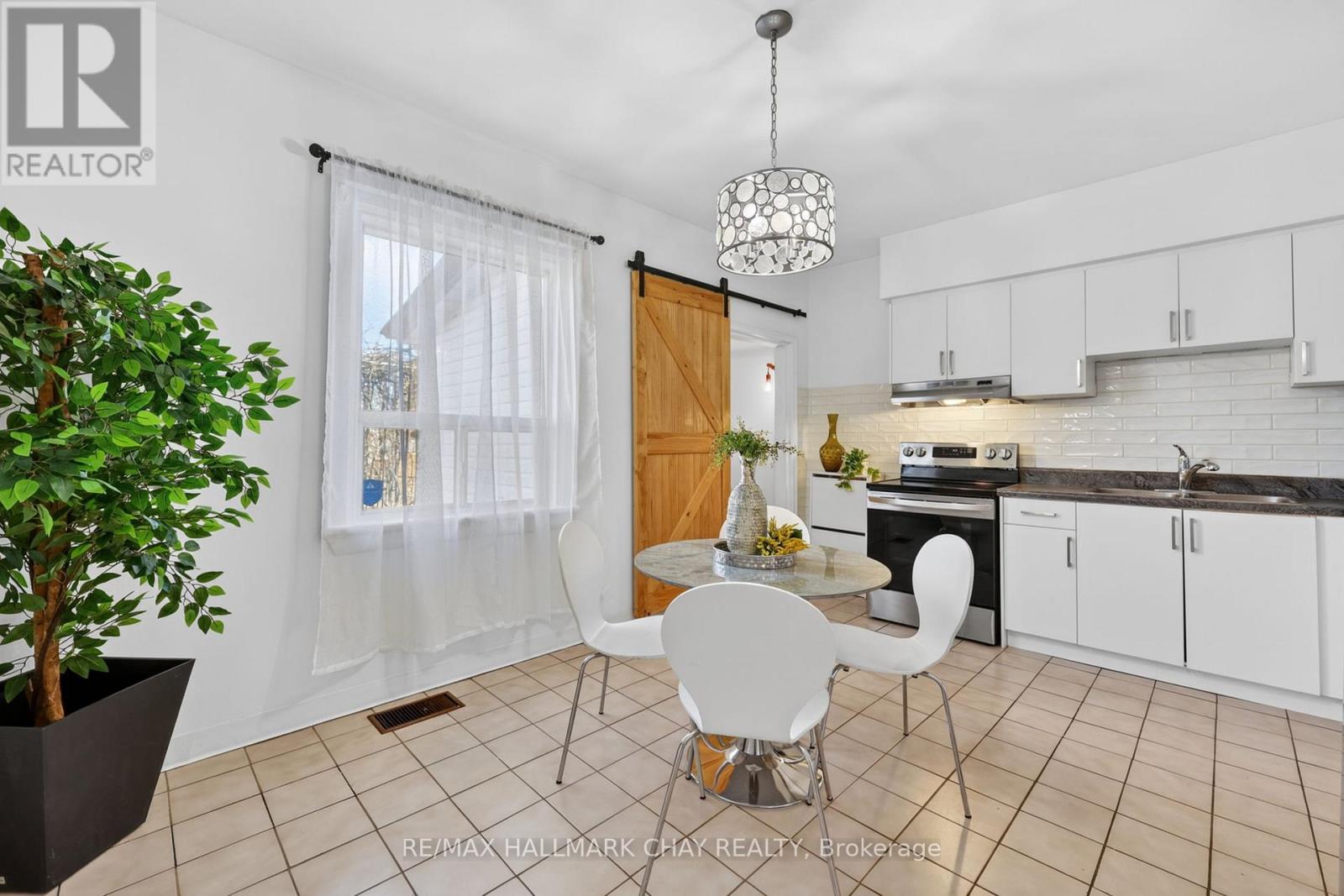 78 Clovelly Avenue, Toronto, Ontario  M6E 2E6 - Photo 14 - C13054428