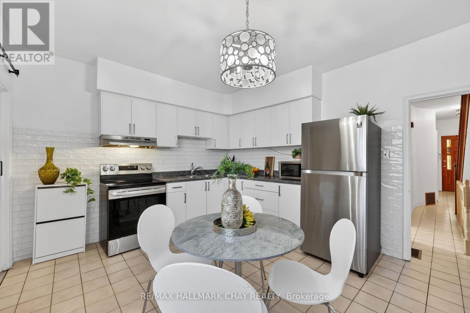 78 Clovelly Avenue, Toronto, Ontario  M6E 2E6 - Photo 15 - C13054428