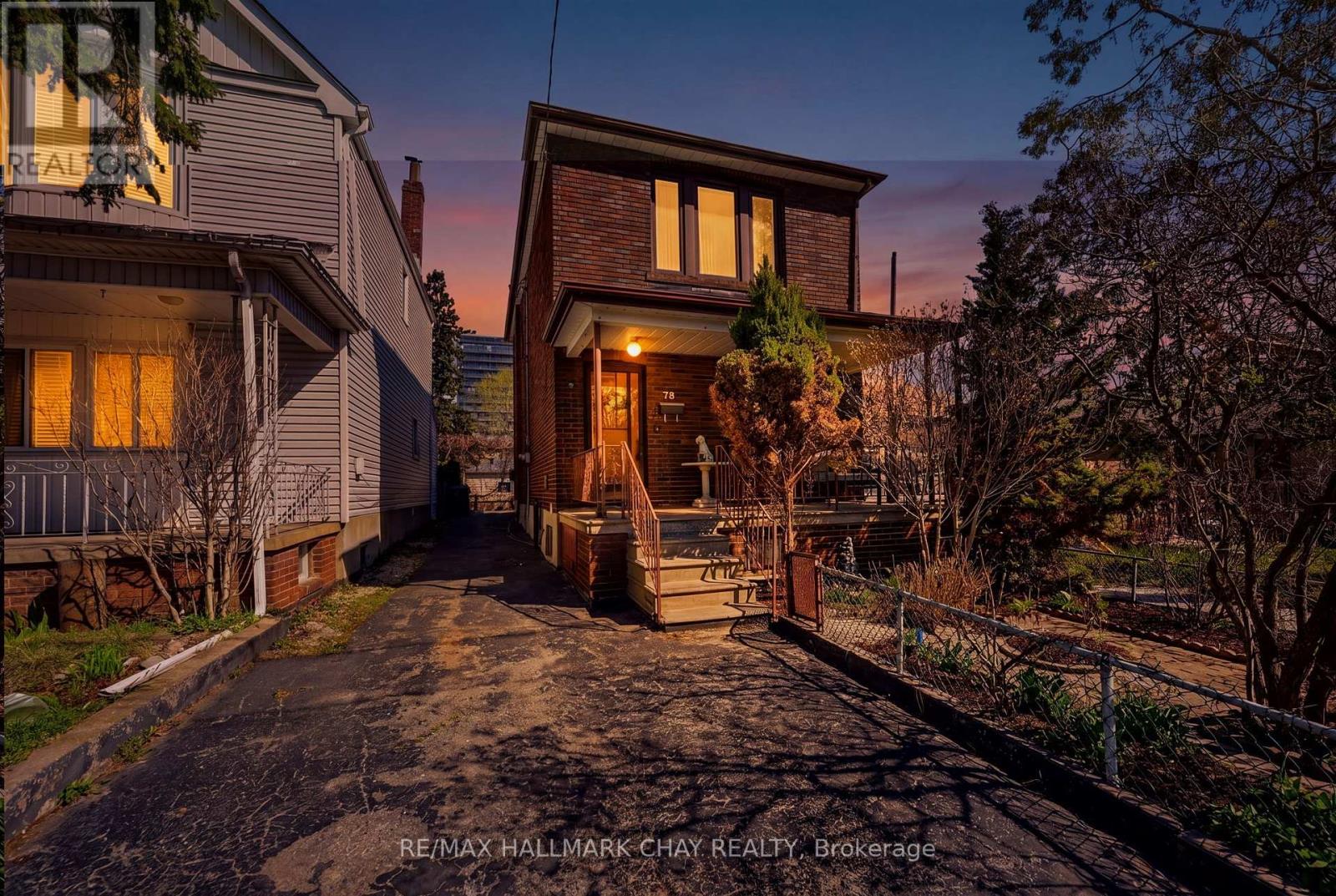 78 Clovelly Avenue, Toronto, Ontario  M6E 2E6 - Photo 2 - C13054428