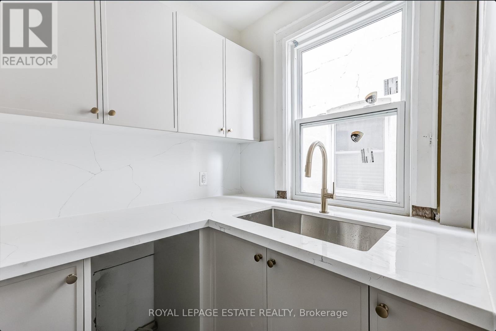 44 Wineva Avenue, Toronto, Ontario  M4E 2S9 - Photo 11 - E13054430