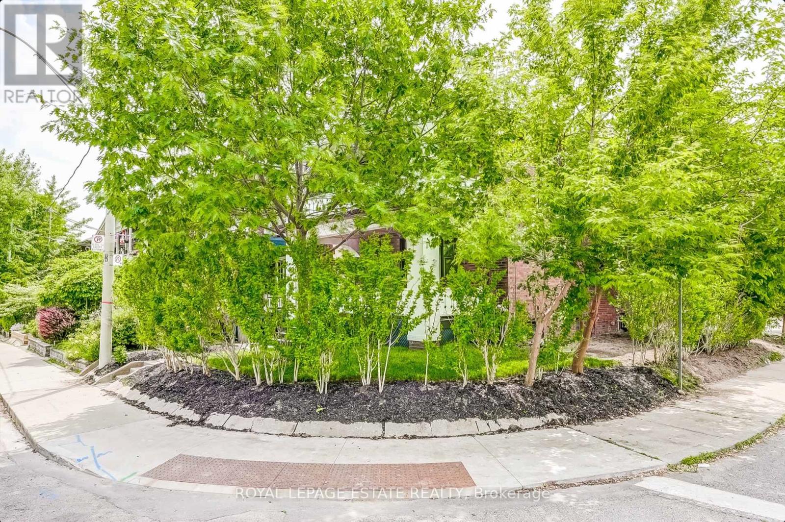 44 Wineva Avenue, Toronto, Ontario  M4E 2S9 - Photo 2 - E13054430