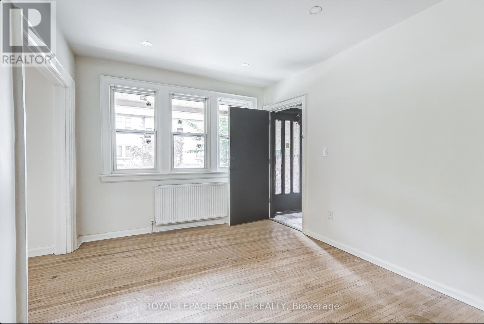 44 Wineva Avenue, Toronto, Ontario  M4E 2S9 - Photo 5 - E13054430