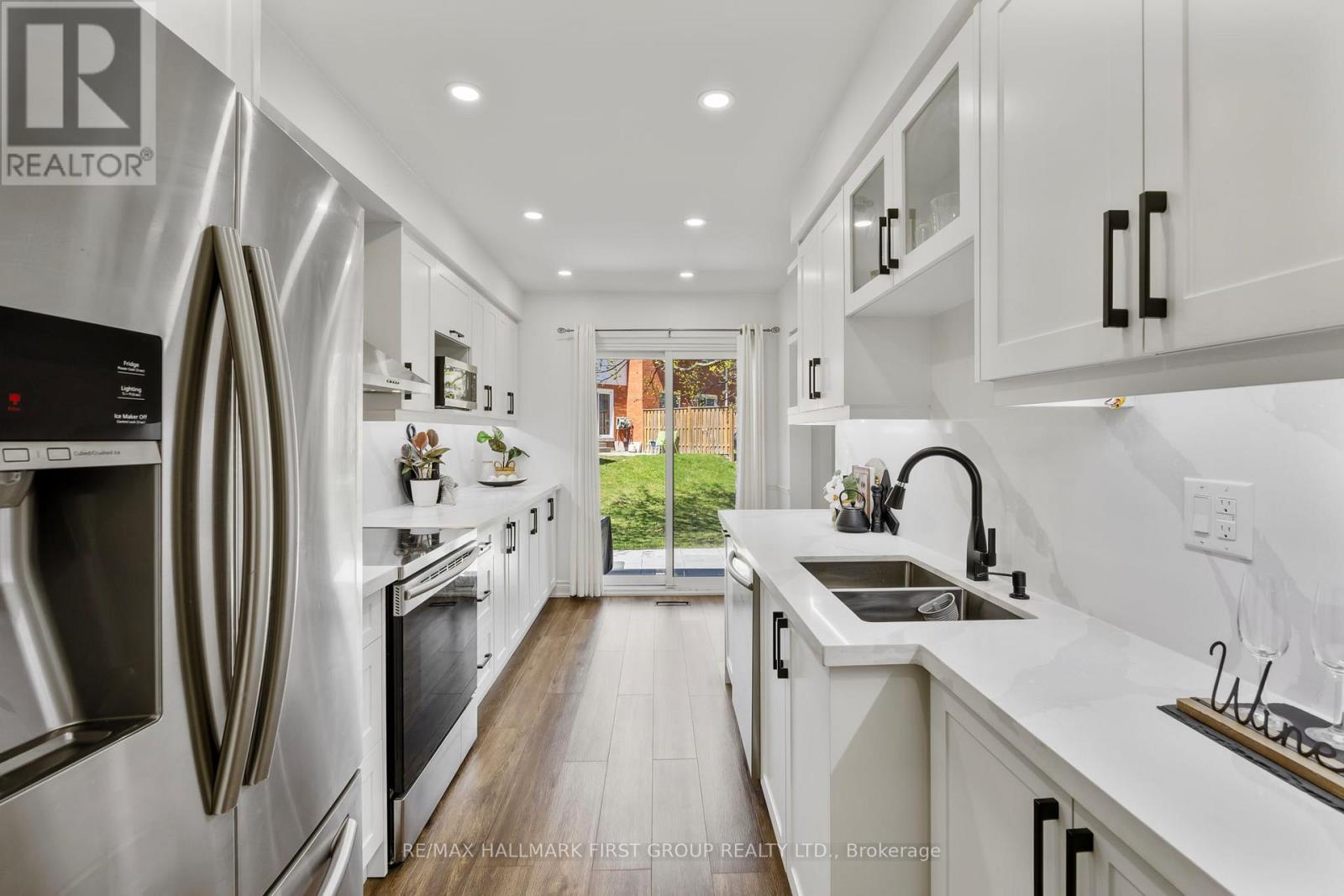 216 - 10 Bassett Boulevard, Whitby, Ontario  L1N 9C8 - Photo 13 - E13054436