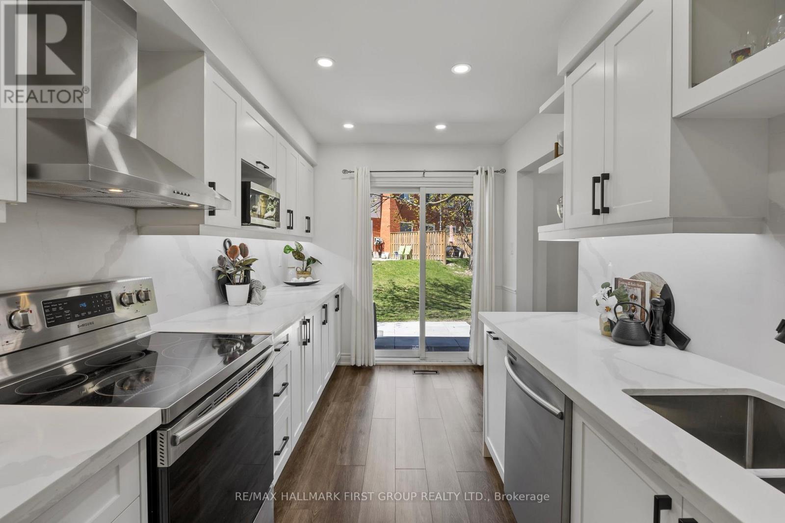 216 - 10 Bassett Boulevard, Whitby, Ontario  L1N 9C8 - Photo 14 - E13054436