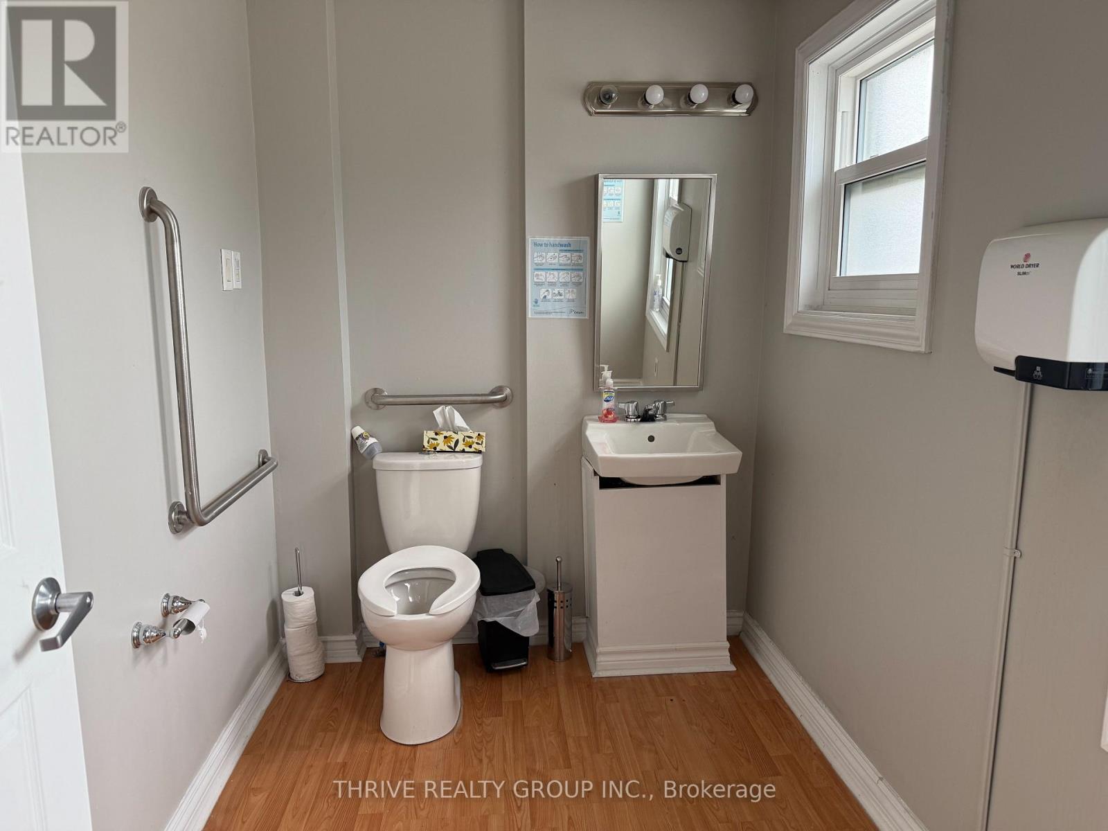 690 Hale Street, London East, Ontario  N5W 1H4 - Photo 10 - X12293421