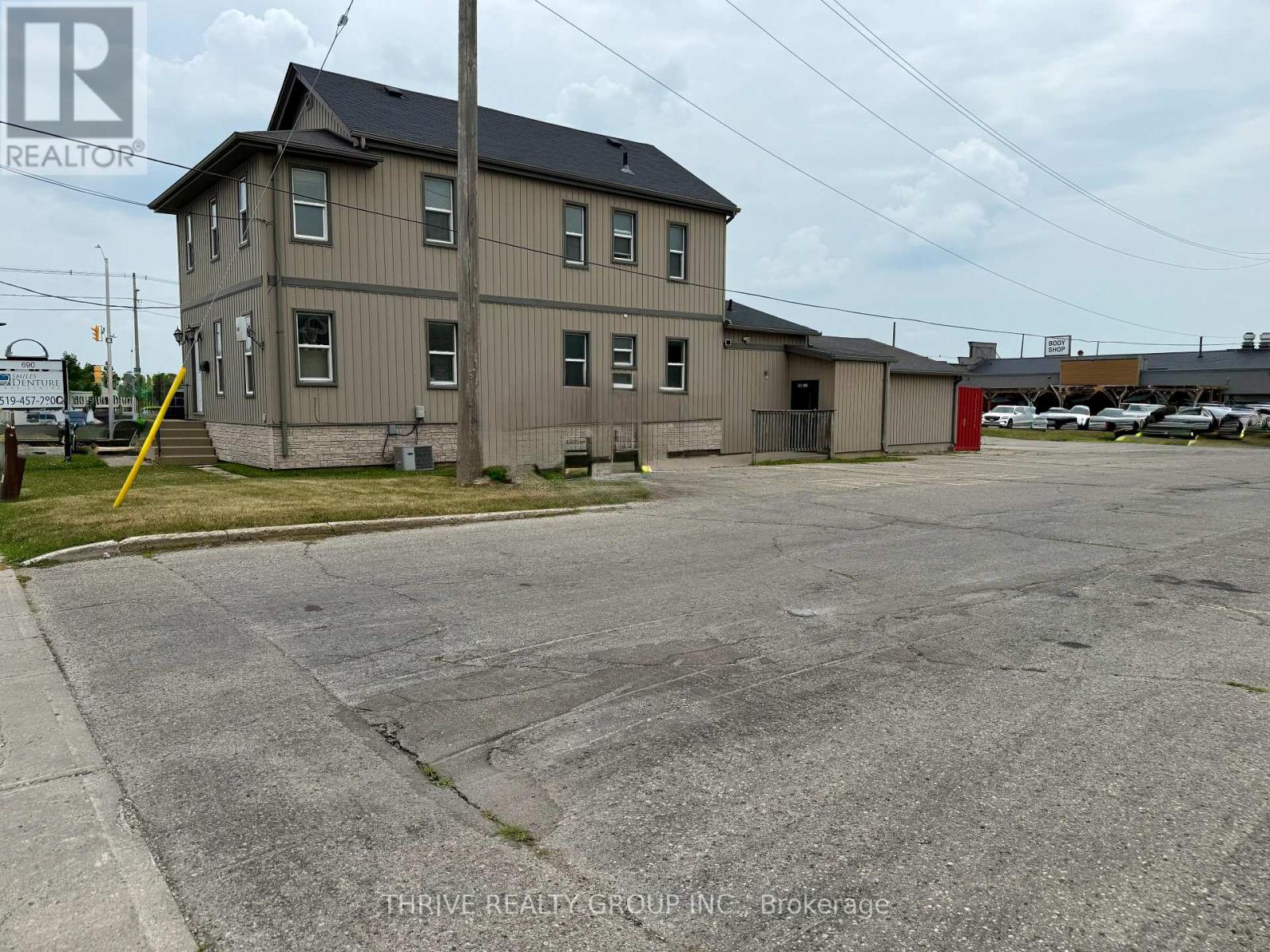 690 Hale Street, London East, Ontario  N5W 1H4 - Photo 2 - X12293421