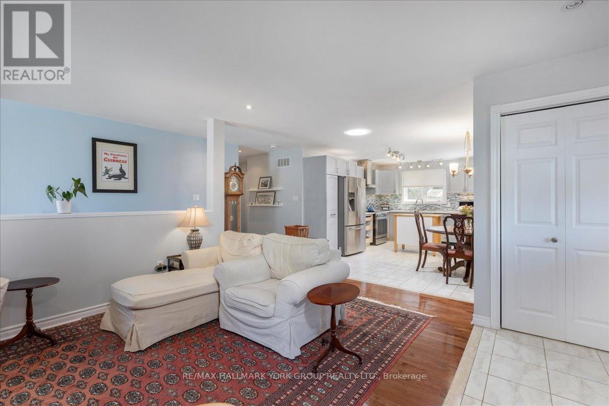 805 Poplar Avenue, Georgina, Ontario  L4P 3E9 - Photo 11 - N13054470